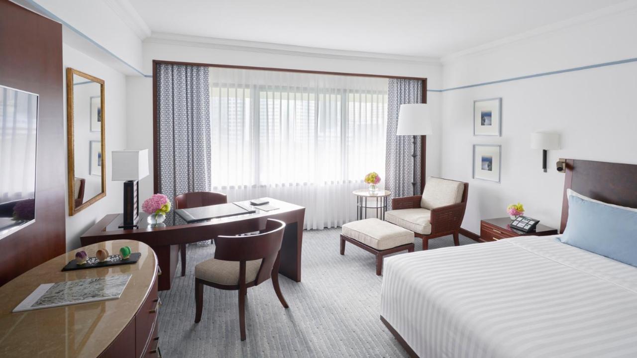 The Peninsula Manila Hotel Makati City Ngoại thất bức ảnh A room at the Conrad Hong Kong