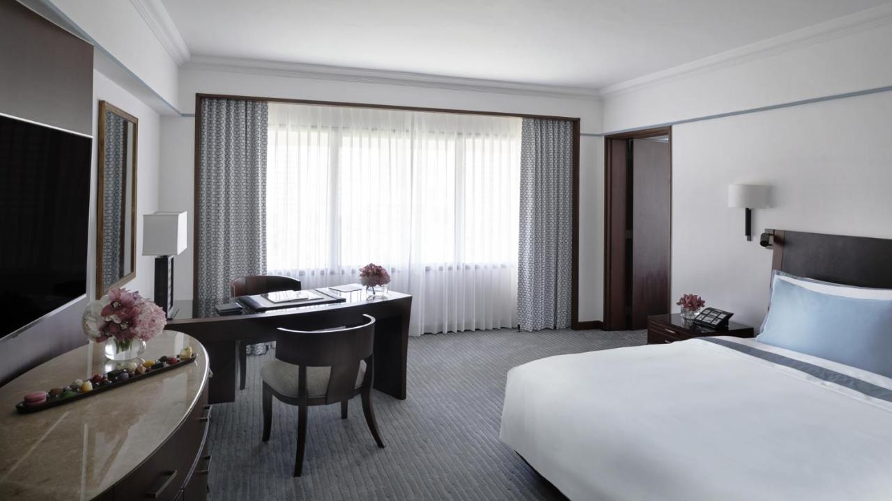 The Peninsula Manila Hotel Makati City Ngoại thất bức ảnh A room at the hotel