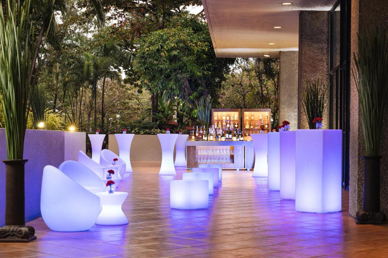 The Peninsula Manila Hotel Makati City Ngoại thất bức ảnh The Garden Bar