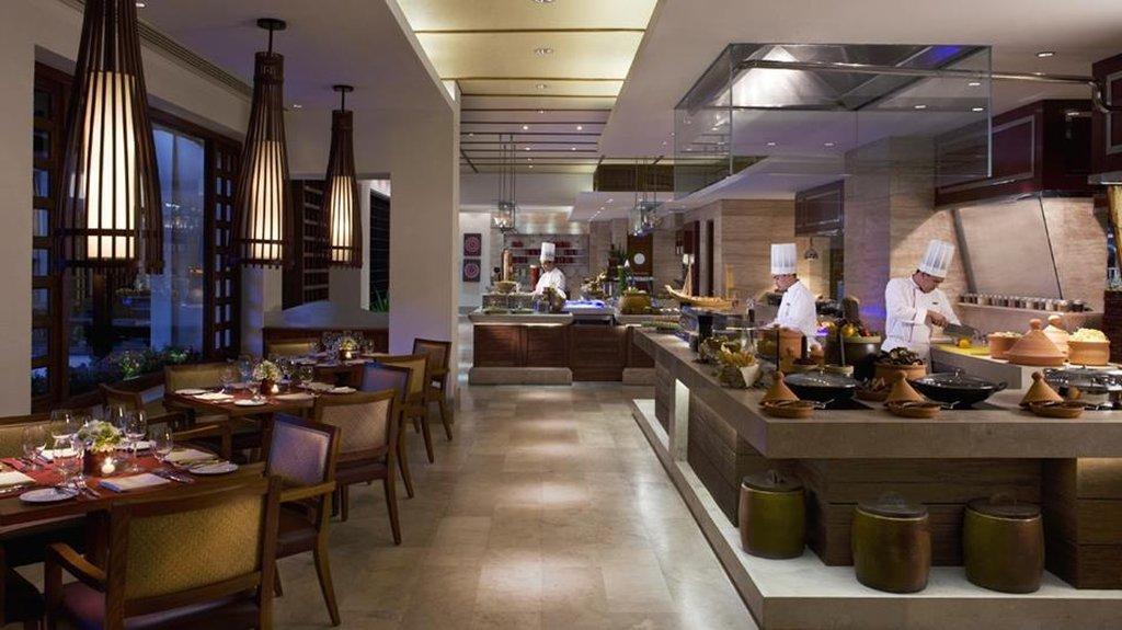 The Peninsula Manila Hotel Makati City Ngoại thất bức ảnh The restaurant