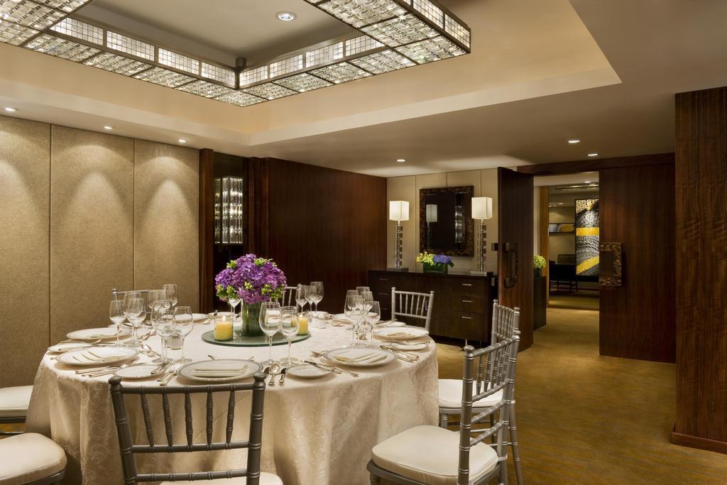 The Peninsula Manila Hotel Makati City Ngoại thất bức ảnh The Royal Box