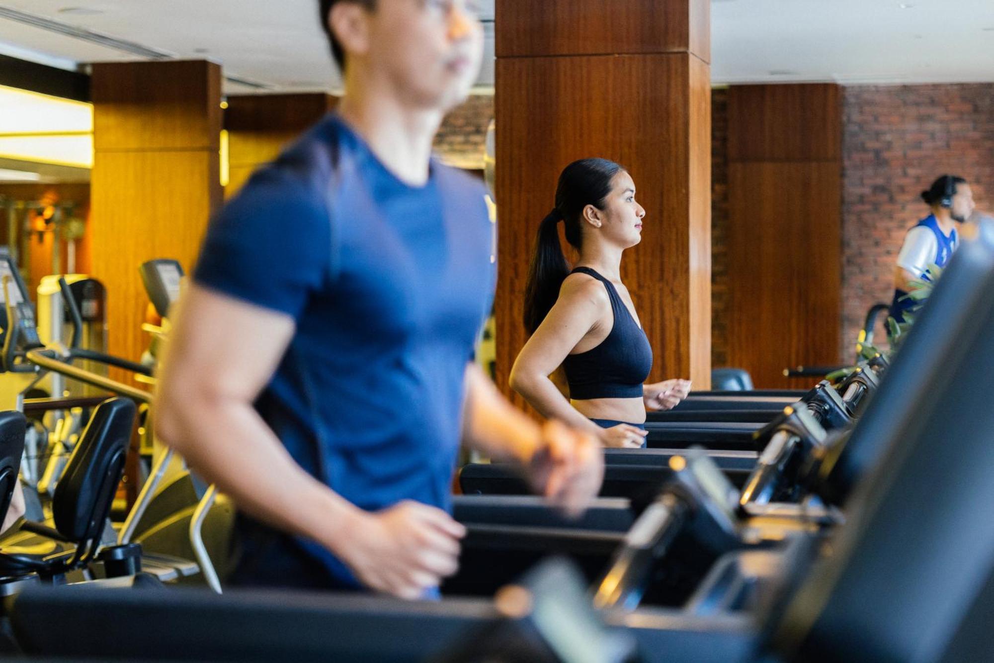 The Peninsula Manila Hotel Makati City Ngoại thất bức ảnh The gym at the hotel