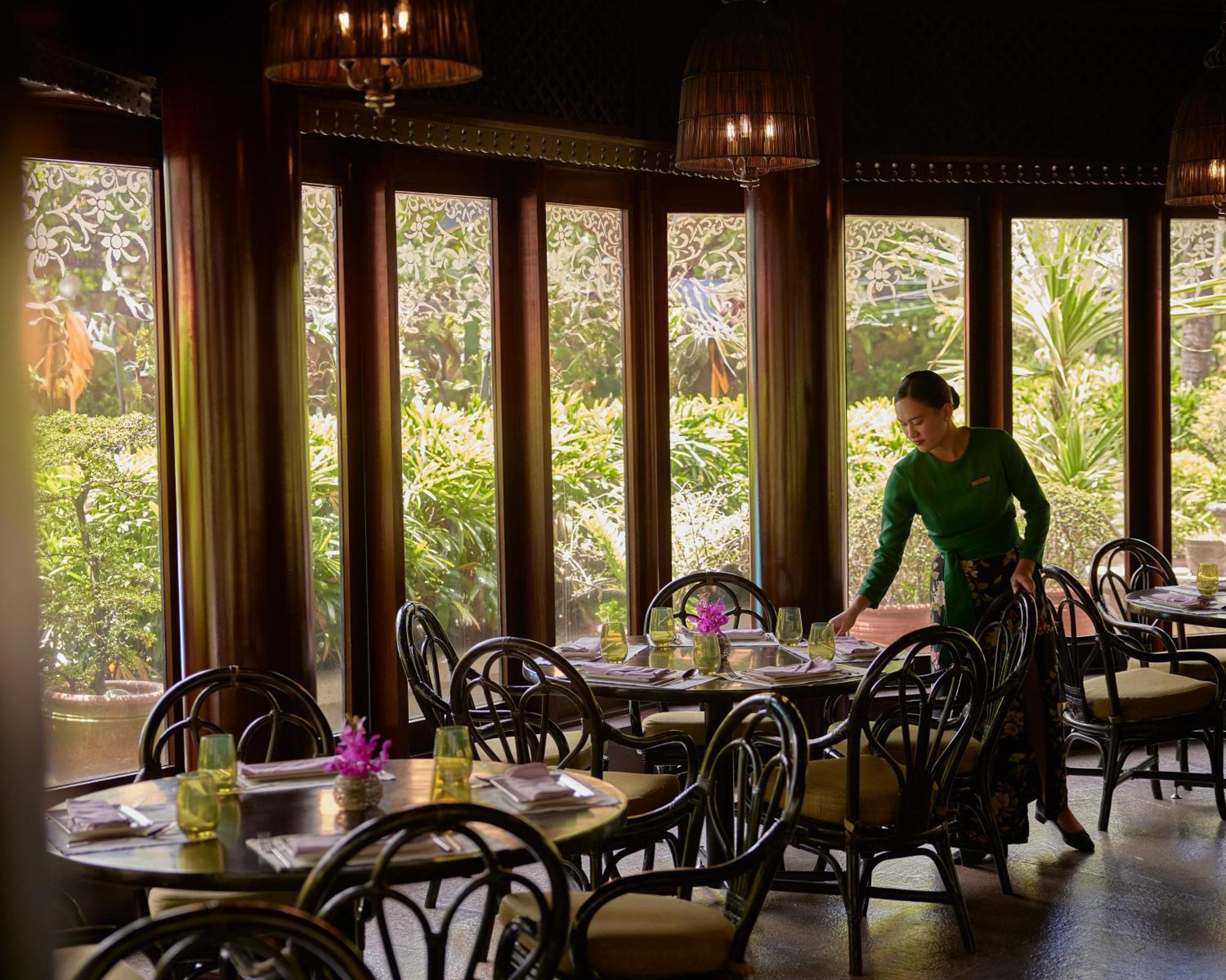 The Peninsula Manila Hotel Makati City Ngoại thất bức ảnh A restaurant in Thailand